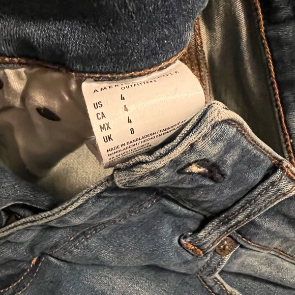 Womens American Eagle MIDI Shorts - Picture 4 of 4